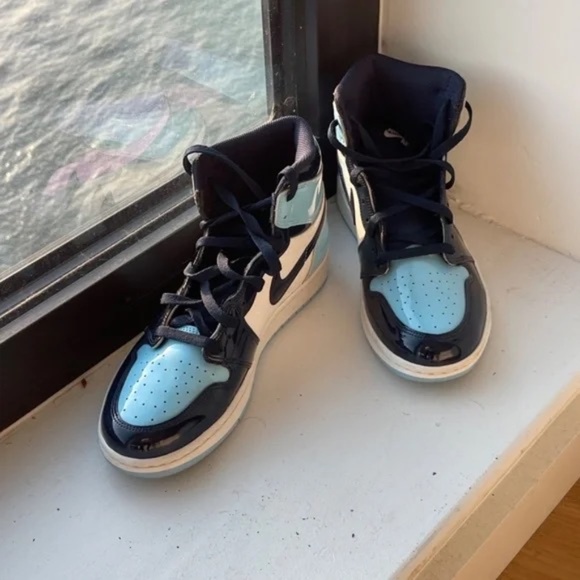 Jordan 1 Retro High UNC Patent - Picture 4 of 5